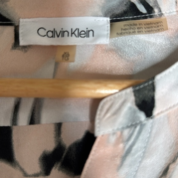 CALVIN KLEIN black,,blush pink, button down v-neck Blouse Top SZ XL flowy,floral - Picture 2 of 4